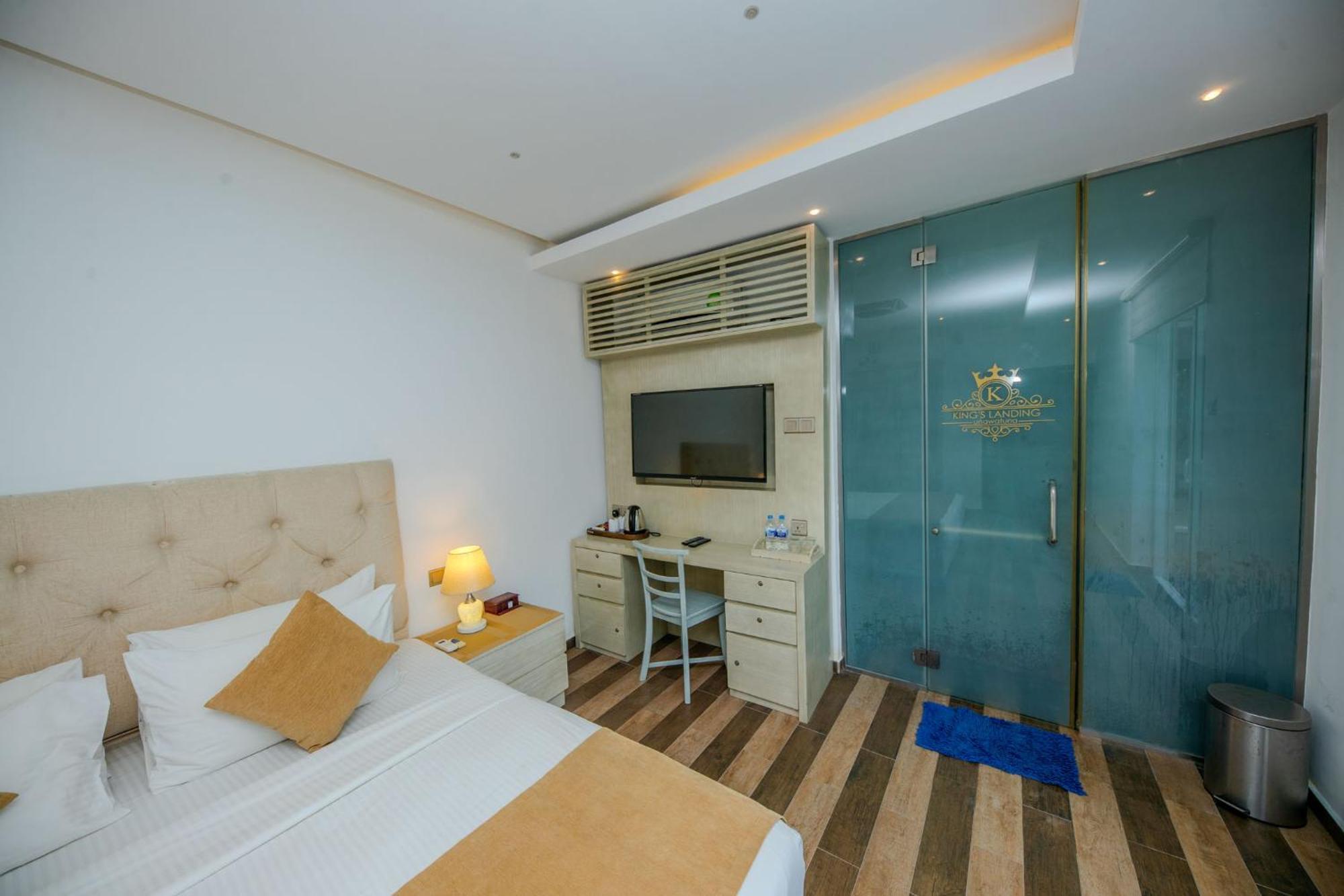 Kings Landing Hotel 4*